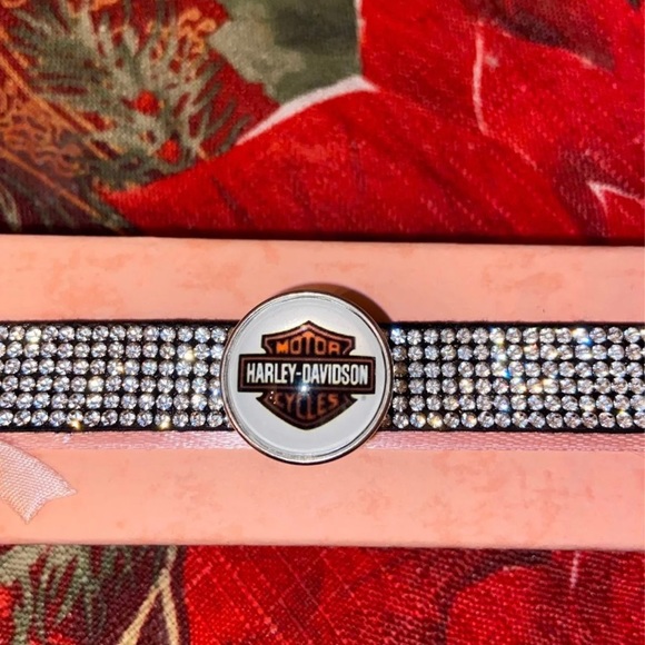 HD Snap Bling Bracelet - Picture 2 of 6